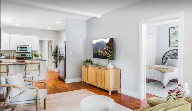 Modern 3BR Downtown Retreat - Bright Stylish - 5 min from WakeMed
