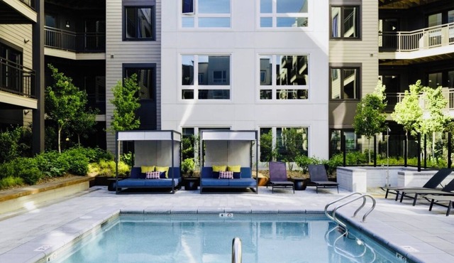 Modern 3BR Escape in Cambridge – Pool, Gym & All the Perks!