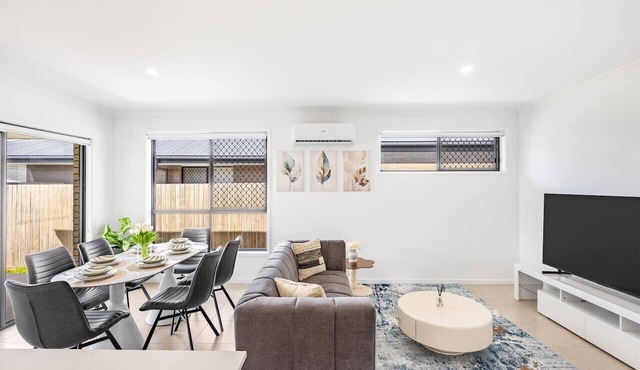 Modern 3BR Family Home | Near Shops &Easy Brisbane