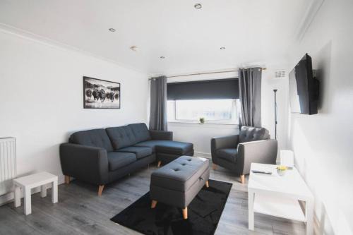 Modern 3BR Flat with Parking