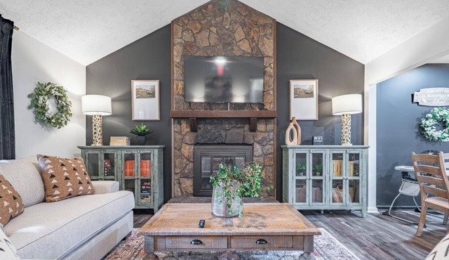 Modern 3BR Front Porch Place - Near Shops & Parks
