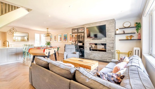 Modern 3BR Home - Near High Park