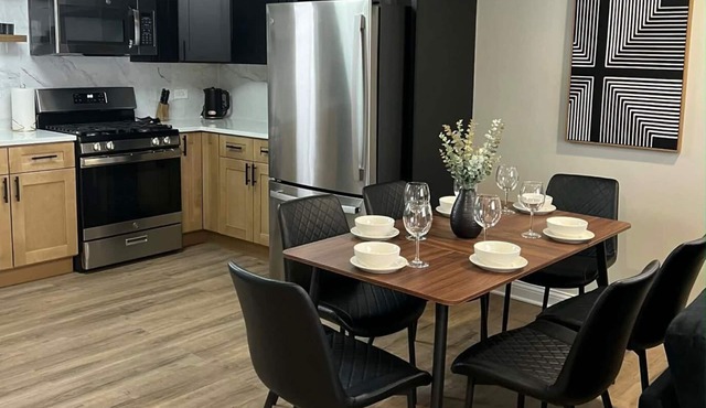 Modern 3BR Home Near Wheaton College & Cantigny