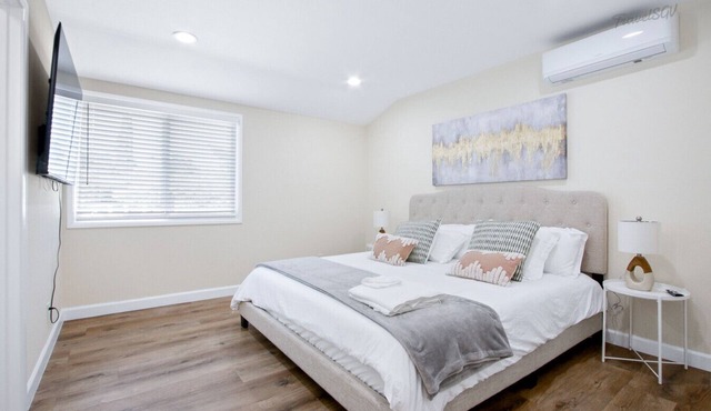 Modern 3BR Home + Parking + Near DTLA #TravelSGV