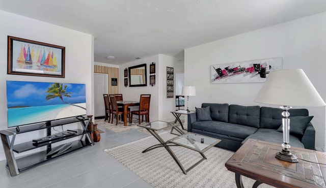Modern 3BR Home, Sleeps 6, Minutes from DT Miami
