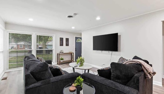 Modern 3BR Home w/Huge Backyard | LCP Collection