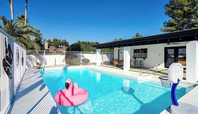 Modern 3BR Home w/Heated Pool, Games & Parking