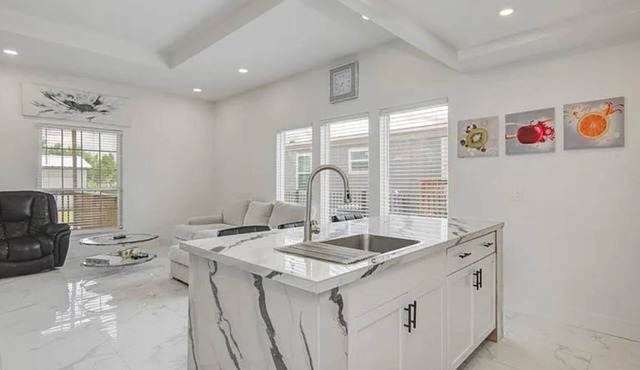 Modern 3BR Home | Yard, Pet OK, BBQ Grill & Free Parking
