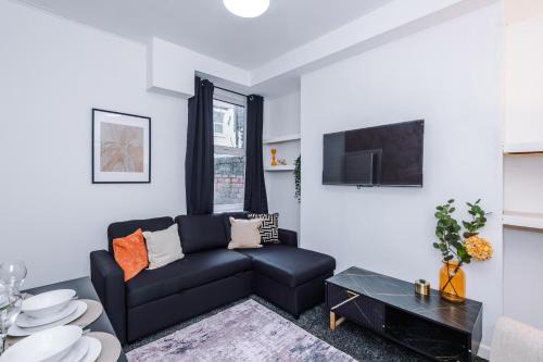 Modern 3BR House in Liverpool - Garden