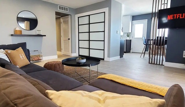 Modern 3BR house next to Airport & Strip!