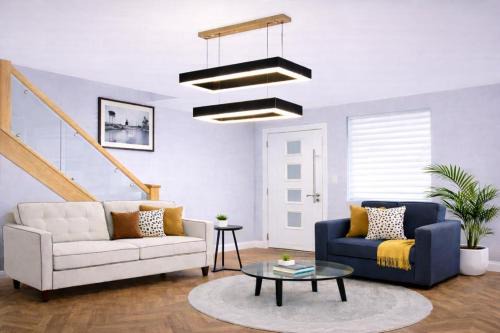 Modern 3BR House with Parking in Quiet Spalding