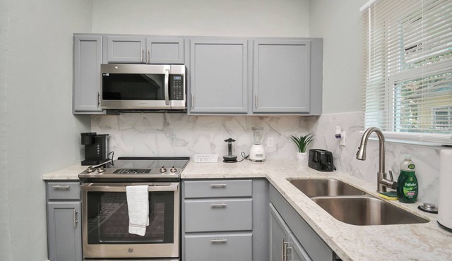 Modern 3BR Houston Home Ideal for Long Stays Near Downtown