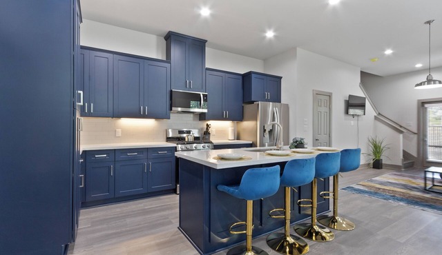 Modern 3BR Houston Home w/Backyard & Parking