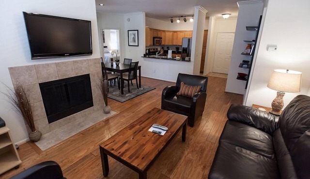 Modern 3BR Kierland Condo with Pool, Balcony & Prime Scottsdale Location