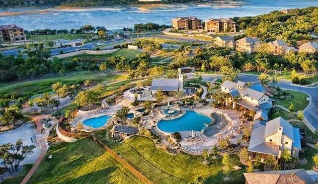 Modern 3BR Lakeview Villa @ The Hollows Resort