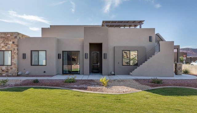 Modern 3BR + Loft Sleeps 10 w/Rooftop Fire Pit