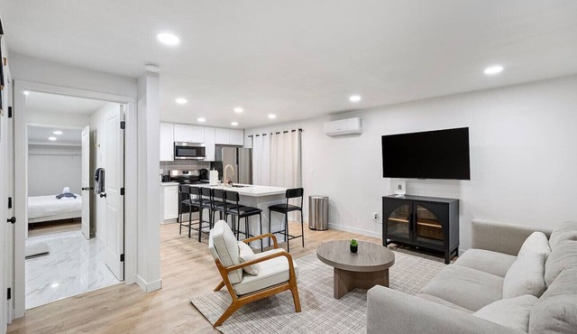 Modern 3BR Near Boeing & Hospital