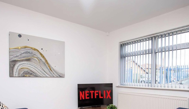 Modern 3BR Near the Beach | Free Parking