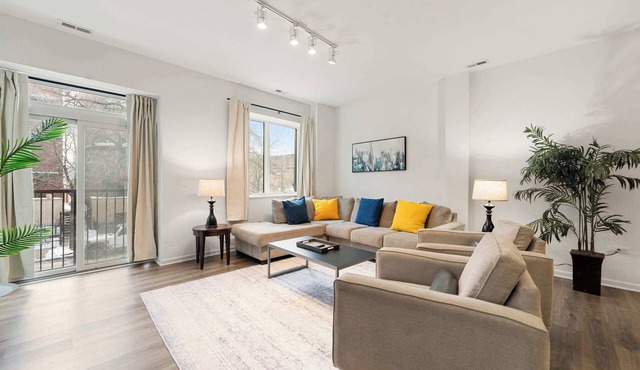 Modern 3BR Near McCormick and South Loop