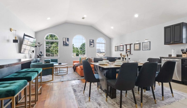 Modern 3BR Near NYC with Pool Table