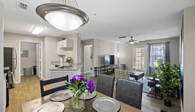 Modern 3BR Near UGA & Sanford Stadium, Pool + Gym and Hospitals