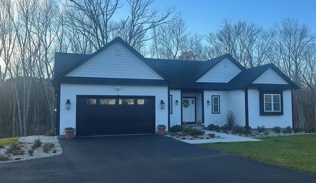 Modern 3BR New Build AVAILABLE FOR TRAVELERS CHAMPIONSHIP GOLF TOURNAMENT!