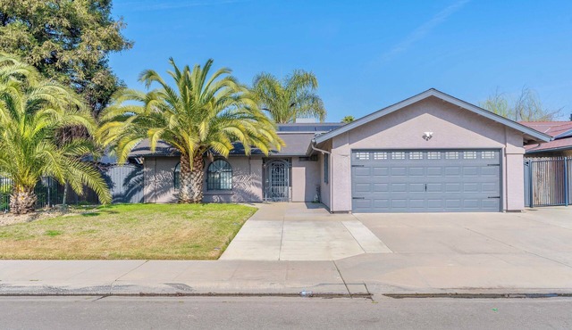 Modern 3BR Pool Home w EV Charger - BBQ - Firepit