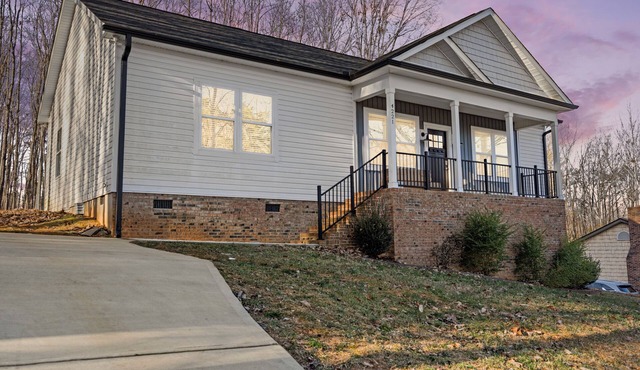 Modern 3BR Retreat - King Bed + Smart TVs