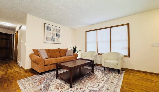 Modern 3BR Retreat Near MSU & Downtown Lansing