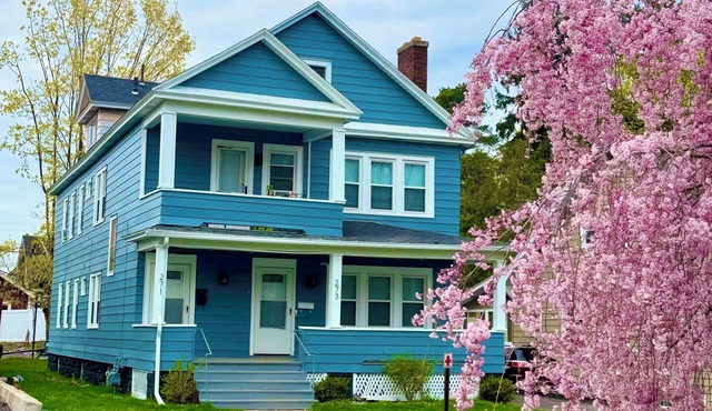 Modern 3BR Retreat Spacious Stay Near Destiny USA