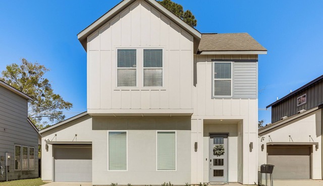 Modern 3BR Retreat - Near Bluebonnet & Hospitals