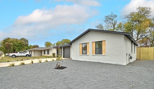 Modern 3BR Retreat w/Pool in Central Austin