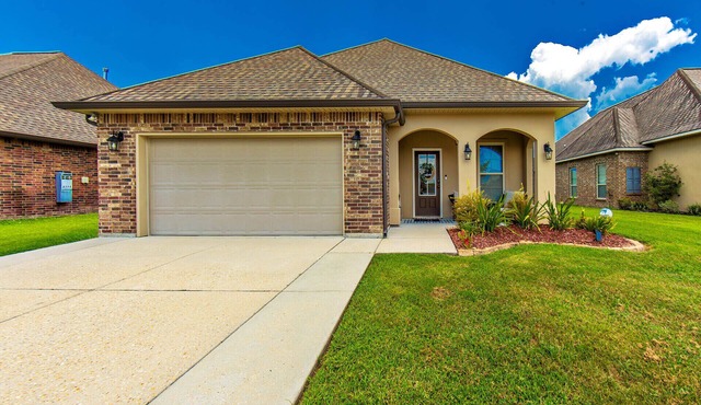 Modern 3BR Retreat with Patio in Gray