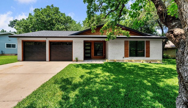 Modern 3BR Sleeps 6 DT | SXSW | MotoGP | COTA