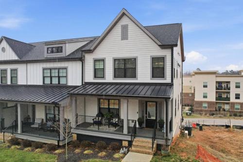 Modern 3BR Steps to Downtown Waxhaw