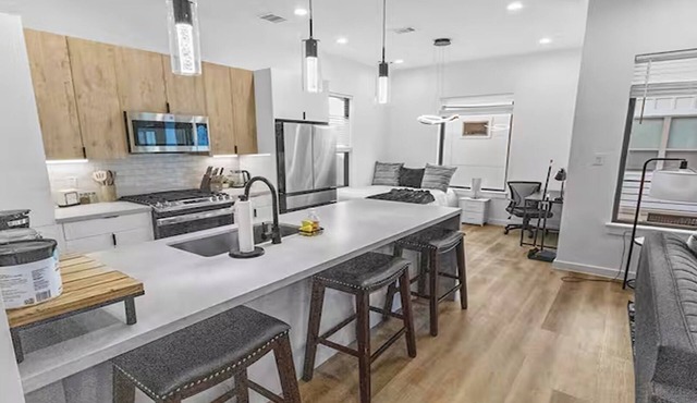 Modern 3BR Town home - Gated - Sleeps 8 | 15 mins from FIFA stadium
