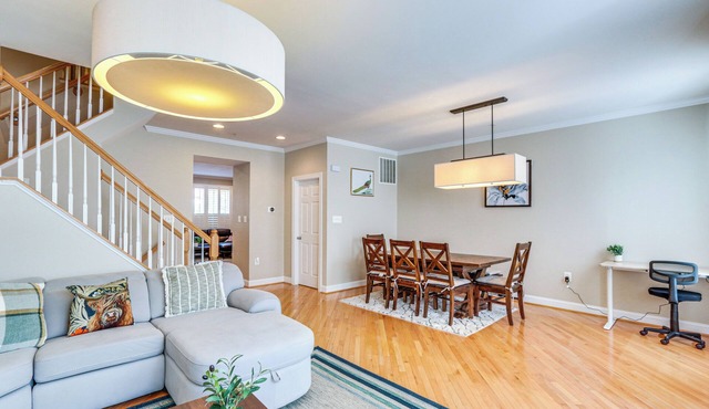 Modern 3BR Townhome | 3 Mi to Dulles & Reston TC