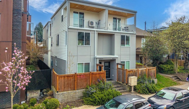 Modern 3BR Townhome in Seattle Near to Downtown