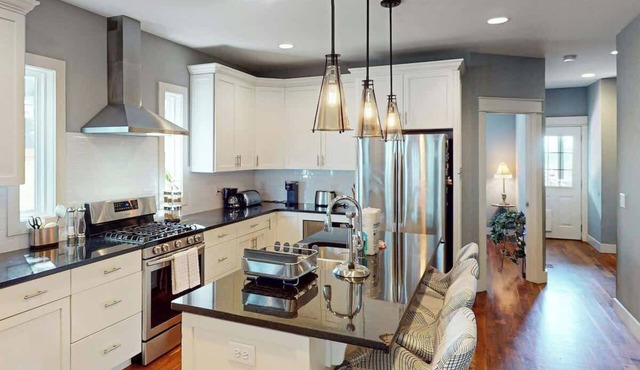 Modern 3BR Townhome with private balconies near Downtown Nashville