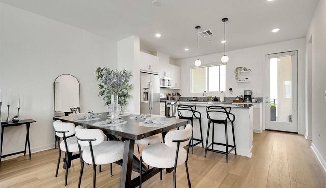Modern 3BR w/AC + Office & EV Charger – Near border, Sesame Place & Amphiteater
