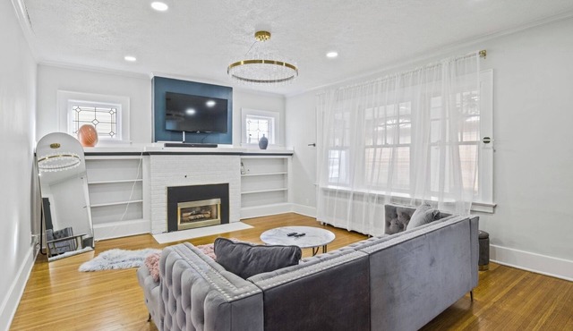 Modern 3br w/KING master. Mins to Strong, UR, RIT