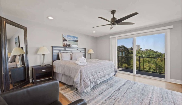 Modern 3BR with Breathtaking Skyline Views