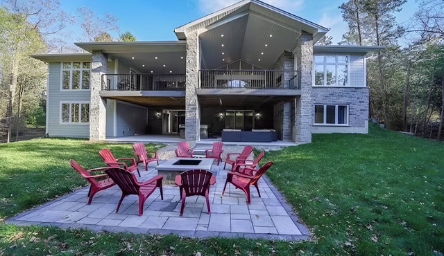 Modern 4,000+ sq ft Oasis in Grand Bend. Perfect for large families or groups!