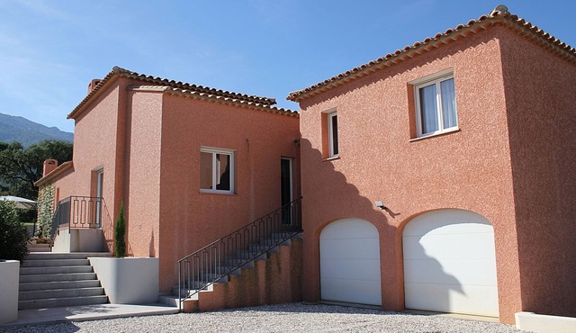 Modern 4 bedroom villa, air-conditioning, swimming pool, private garden