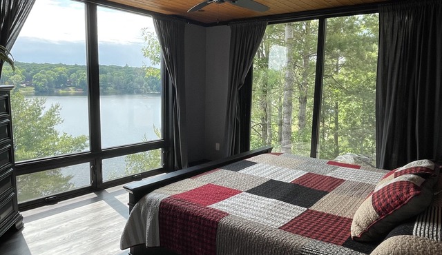 Modern 4 bd, 3 bath Cottage on Boshkung Lake, Haliburton