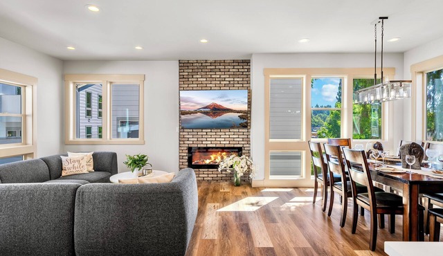 Modern 4-Bed 3.5 Bath Family Retreat Near Golf Course