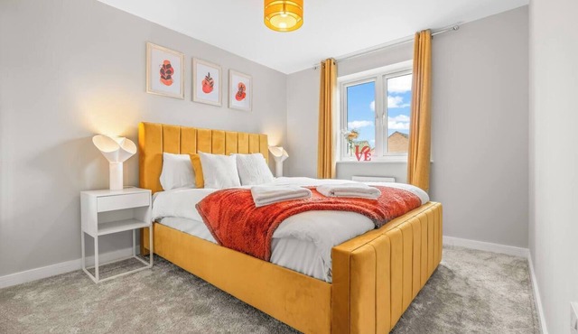 Modern 4-Bed Close to Jaguar Whitley &… - 17269