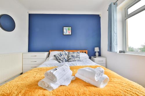 Modern 4 Bed Contractor Stay in Swansea TV in Every Room and Parking