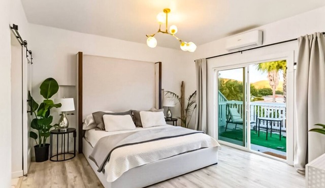 Modern 4 Bed Farmhouse with private Pool