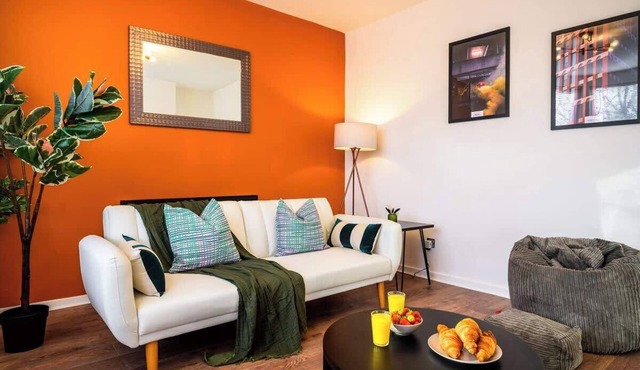 Modern 4-Bed Free Parking Work & Leisure Stays